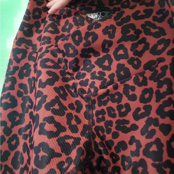 Beach Riot Cara Legging Ribbed Leopard Red Medium - Picture 4 of 5